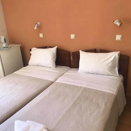 Alexandra Hotel 2*